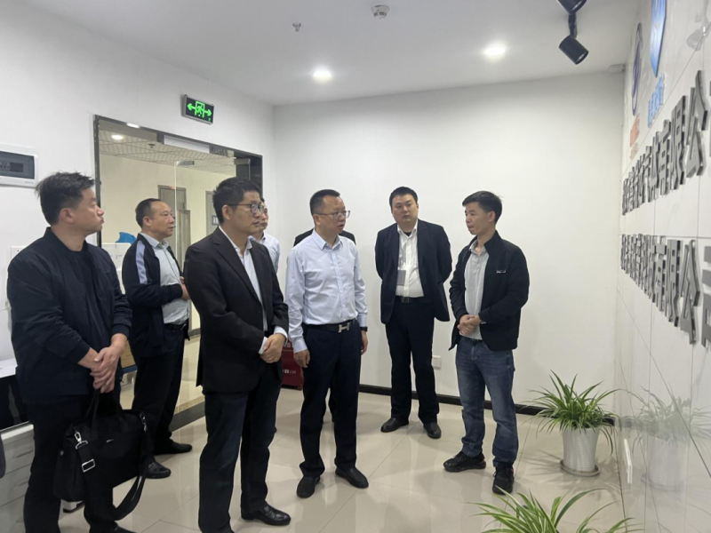 洪山区政府副区长戴意涛调研华商孵化器 洪山区政府副区长戴意涛调研华商孵化器